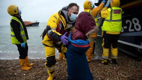 کانال مانش، قایق‌های پرخطر و بریتانیا؛ پناهجویانی که خطر می‌کنند، سه برابر شده‌اند