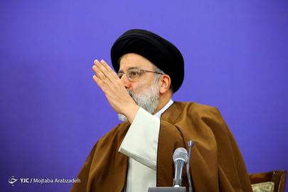 با اعلام اسامی نهایی نامزدهای انتخابات ریاست‌جمهوری، به باور بسیاری ابراهیم رئیسی، رئیس کنونی قوه قضائیه، به عنوان منتخب اصلی نظام قرار است در رقابتی آسان با ۶ نامزد دیگر رئیس‌جمهور شود.
