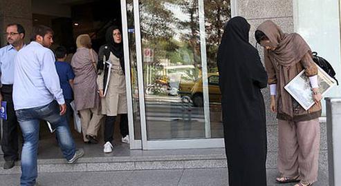 بخشی از این ستاد به نام «دفتر امور بانوان» از سال ۱۳۸۰ فعالیت دارد.