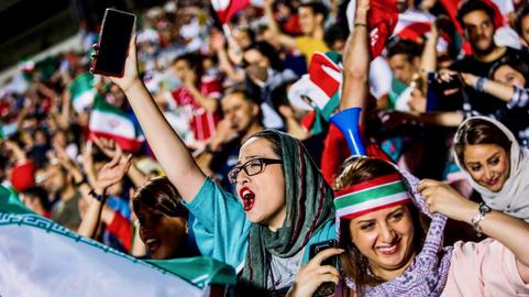 روایت چند ساعت مقاومت پشت درهای بسته آزادی