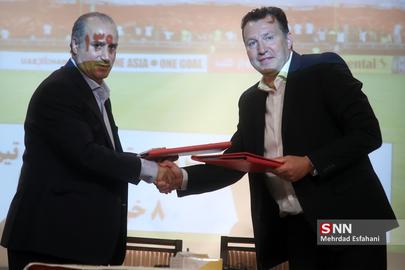 Mehdi Taj (left), former president of Iran’s football federation, and Marc Wilmots, former manager of the national football team