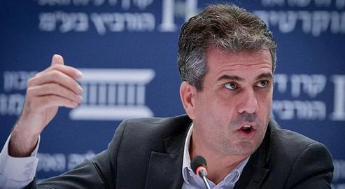 Lundi 30 novembre, le ministre israélien du renseignement, Eli Cohen, a déclaré qu'il ignorait qui avait perpétré l'attaque.