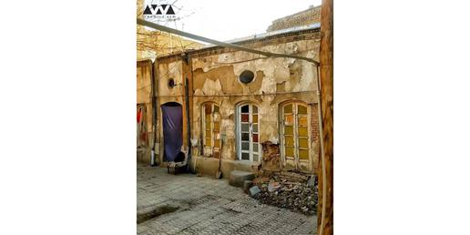 ویرانه یک عمارت قجری در قلب پامنار