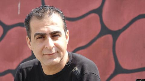 بهمن قبادی، سینماگر ایرانی می‌گوید برادرم بهروز یکی از متهمان پرونده دروغین ترور مربوط به دانشمندان هسته‌ای بوده که مدتی را در بازداشت گذراند