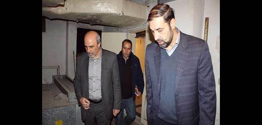 فرهاد نیکوخصال (سمت راست) از مدیران نزدیک به محمود گودرزی و مدیر کنونی مجموعه ورزشی آزادی است.