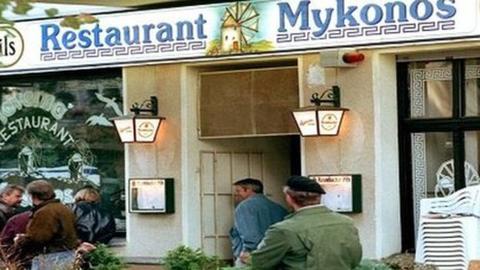 روز ۱۷ سپتامبر ۱۹۹۲ (شهریور ۱۳۷۱) در رستورانی به نام میکونوس در شهر برلین تعدادی از مخالفان جمهوری اسلامی به قتل رسیدند.