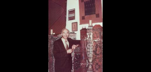 ابراهیم در مغازه فرش فروش در لس‌آنجلس، دهه ۷۰ میلادی