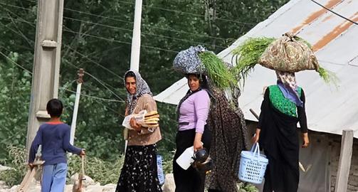 خط فقر مطلق سرانه در سال ۹۵، ۲۳۳ هزار تومان برای یک نفر و ۶۳۱ هزار تومان برای یک خانواده چهار نفری تعیین شده است.
