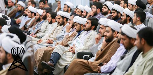 موسسه آموزشی و پژوهشی امام خمینی به ریاست محمدتقی مصباح یزدی را یکی از بزرگ‌ترین سرمایه‌گذاری‌های جمهوری اسلامی در دوران رهبری «علی خامنه‌ای» در زمینه یکسان‌سازی حوزه علمیه با نظام جمهوری اسلامی است