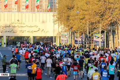 Hundreds Take Part in Tehran Marathon