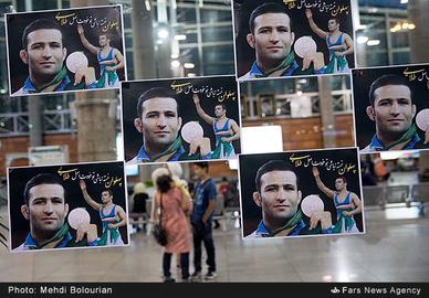 Crowds Welcome Victorious Freestyle Wrestlers Home from Rio