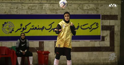 مسابقات دختران فوتسال در سالن ۶۳ ساله انقلاب