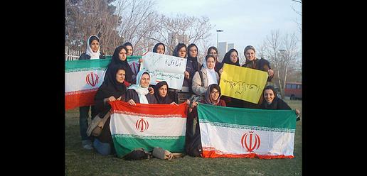 حضور زنان در ورزشگاه، جدال ها درون دولت روحانی ادامه دارد