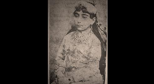 Naser al-Din Shah Qajar’s most rebellious daughter posed for her first picture as she meant to continue