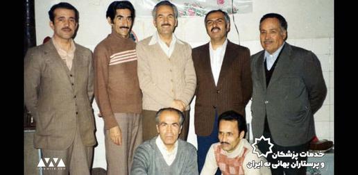دکتر نعیمی، نفر دوم ایستاده از راست. عکس در زندان گرفته شده