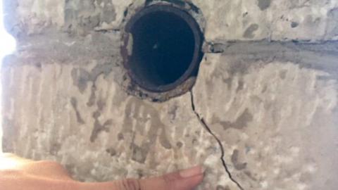 چند روز بعد رسانه‌ها با انتشار تصاویری گزارش کردند که به دنبال شلیک توپ‌ها، ترک‌های جدیدی در قسمت بالایی برج پیدا شده است.
