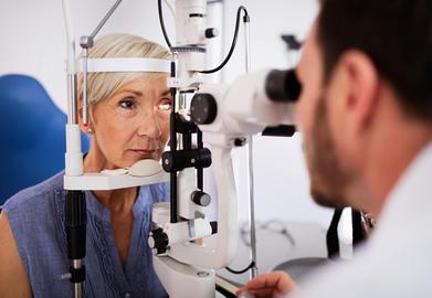پژوهشگران دانشگاه کالج لندن، به‌تازگی دریافته‌اند که افراد و به خصوص کسانی که توان بینایی آن‌ها در حال کاهش است، اگر در معرض نور مناسب قرار بگیرند، می‌توانند این توان را بهبود بخشند.