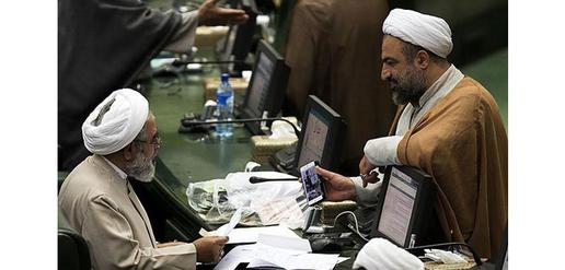 Iranian parliamentarians have been criticized for using their cell phones during the sessions