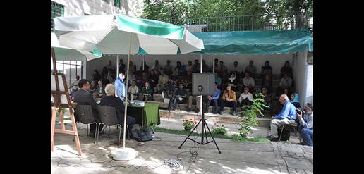 ناصرالدین صاحب‎الزمانی از شمس می‎گوید  