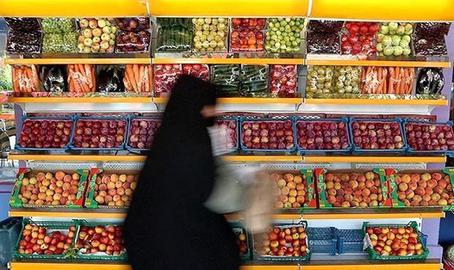 As prices for everyday goods rapidly increase, with food items in particular becoming more expensive, Iranians are increasingly worried — particularly the elderly and those with fixed incomes