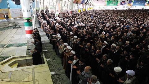 Friday Prayers Returns to Tehran Despite Sixth Coronavirus Wave