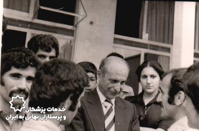 دکتر مسیح فرهنگی همراه با دانشجویان پزشکی