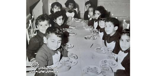 شعله دوران ابتدایی و دبیرستان را در شهر اهواز گذراند و پس از قبولی در آزمون پزشکی، در سال ۱۳۵۳ به «دانشگاه پهلوی» شیراز راه یافت و در سال ۱۳۶۰ فارغ‌التحصیل شد.