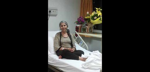 عکس مهوش ثابت هنگام اعزام به بیمارستان از زندان
