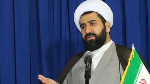 امام‌جمعه اسالم: هر روز جنیفر و تیلور در خیابان‌ها می‌بینیم