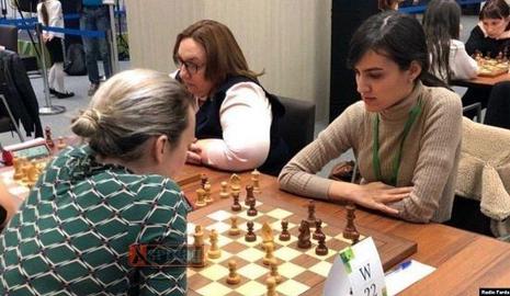 This picture led to the expulsion of the chess grandmaster Mitra Hejazipour from the national team because she had removed her hijab during the World Rapid & Blitz Chess Championship in Moscow