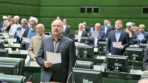 گزارش پیش رو، ارزیابی «ایران‌وایر» از عملکرد ۱۰۰ روزه نمایندگان استان تهران در مجلس یازدهم است.