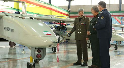 در سال ۱۳۶۳، «جهاد دانشگاهی» اصفهان با مدیریت «علی قمی»، اقدام به ساخت هواپیماهای کوچک بدون سرنشین با دوربین عکاسی کرد.