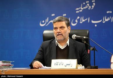 «رضا اسلامی»، استاد «دانشگاه شهید بهشتی»، روز ۲۹ مهر ماه در دادگاهی به ریاست قاضی «ابوالقاسم صلواتی» به اتهام «همکاری با دولت متخاصم آمریکا» محاکمه شد.