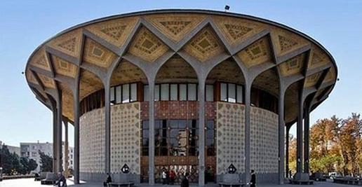پس از انتشار  نامه ۲۵۰ هنرمند تئاتر خطاب به وزیر فرهنگ و ارشاد اسلامی انتقادهای فراوانی از محتوا و ادبیات آن صورت گرفت.