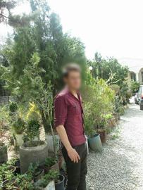او شهروند ۲۷ ساله افغانستانی است که سال‌های سال در ایران کارگری کرد. می‌خواهد نامش محفوظ بماند و علاقه‌ای به استفاده از نام مستعار ندارد.
