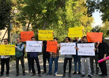 چرا دانشجویان همزمان با سخنرانی روحانی اعتراض کردند؟