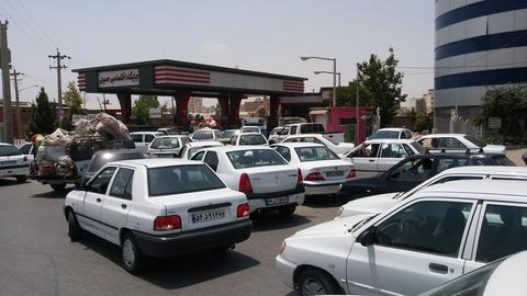 حمله پلیس به معترضان گرانی بنزین در اهواز