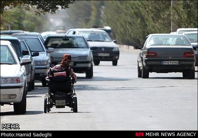براساس آمارهای رسمی، حدود یک میلیون و 300 هزار نفر از انواع معلولیت ها در ایران رنج می برند. هرچند بسیاری از کارشناسان این رقم را واقعی نمی دانند