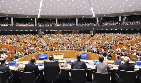 پارلمان اروپا روز ۲۷ آذر ۱۳۹۹ با صدور قطع‌نامه‌ای شدیدالحن، به نقض حقوق بشر در ایران اعتراض و اعدام ‌«روح‌الله زم» و «نوید افکاری» را محکوم کرد.