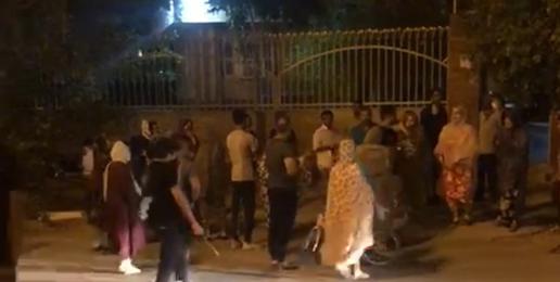 حمله مردم خشمگین به درمانگاهی در بندرعباس