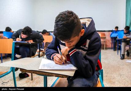 عقب‌ماندگی تحصیلی؛ دانش‌آموزان ایرانی بیش از دروس پایه، دینی می‌خوانند
