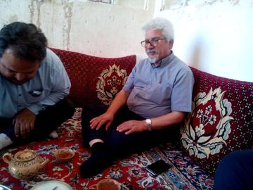 روزنامه‌نگاری که به ناچار کشاورزی می‌کند؛ علی حکمت سردبیر خرداد بود