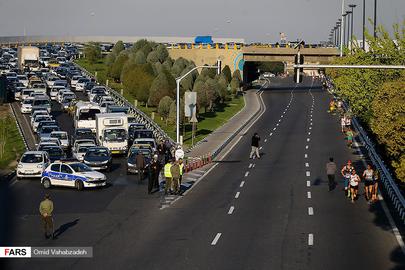 Hundreds Take Part in Tehran Marathon