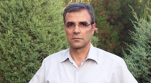 به گفته رضا خندان، آقای میثمی اکنون در یک اتاق با دو زندانی بهایی دیگر به سر می‌برد