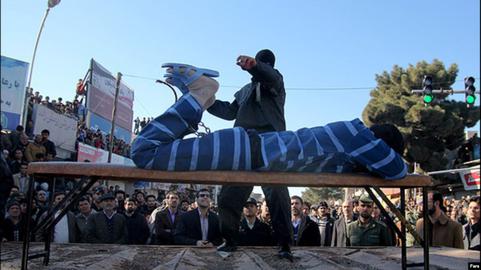 یک گردشگر در طبس ۸۰ ضربه شلاق خورد