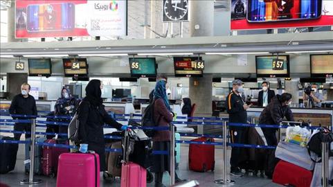 مقامات وزارت راه می‌گویند از ۱۵ مرداد تنها به مسافرانی از مرزهای هوایی اجازه ورود به ایران داده می‌‌شود که نتیجه منفی تست آزمایش کرونا همراه داشته باشند.
