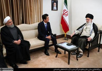 آیت الله علی خامنه‌‌ای در یک سال اخیر که دونالد ترامپ رییس جمهور آمریکا از توافق هسته‌‌ای برجام خارج شده، تقریبا در تمامی سخنرانی‌های خود مذاکره با ایالات متحده خصوصا در دولت ترامپ را منتفی دانسته است