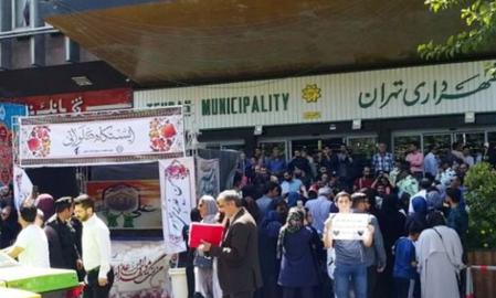 از تجمع دست‌فروشان مقابل شهرداری تهران تا احضار ناهید خداجو برای اجرای حکم