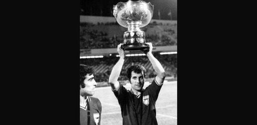 «ایران»، پیش از آنکه جمهوری اسلامی حاکمیتش را در دست گیرد، در سال‌های ۱۹۶۸ و ۱۹۷۶ دو بار میزبان جام ملت‌های آسیا شده بود.
