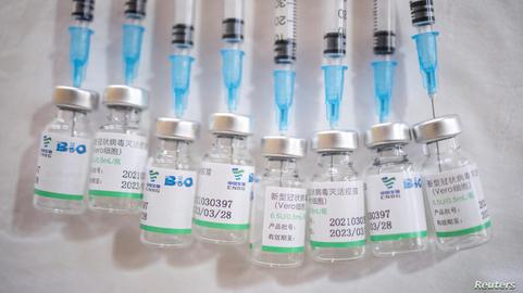 در این بین بنا بر گزارش‌های منتشر شده، کشور چین دو نوع واکسن سینوفارم مختلف یکی ساخته‌شده در پکن(نیم میلی لیتری) و ووهان(یک میلی لیتری) به طرف ایرانی فروخته است.